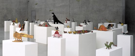 Jake und Dinos Chapman : Explaining Christians to Dinosaurs --- Kunsthaus Bregenz (29.01. bis 28.03.2005), Ausstellungsansicht 3. OG - Foto: Markus Tretter -  Kunsthaus Bregenz, Jake und Dinos Chapman